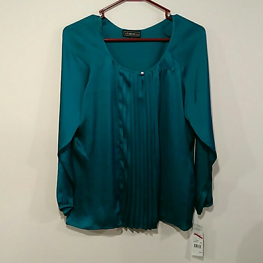 Green 3/4 sleeve pleated blouse